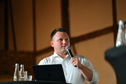 mentzen uderza w tuska: wiedzą o kryptowalutach tyle, co ja o balecie