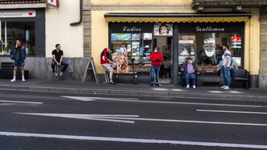 Setki osób na liście do fryzjera. "Ludzie biorą sprawy w swoje ręce"