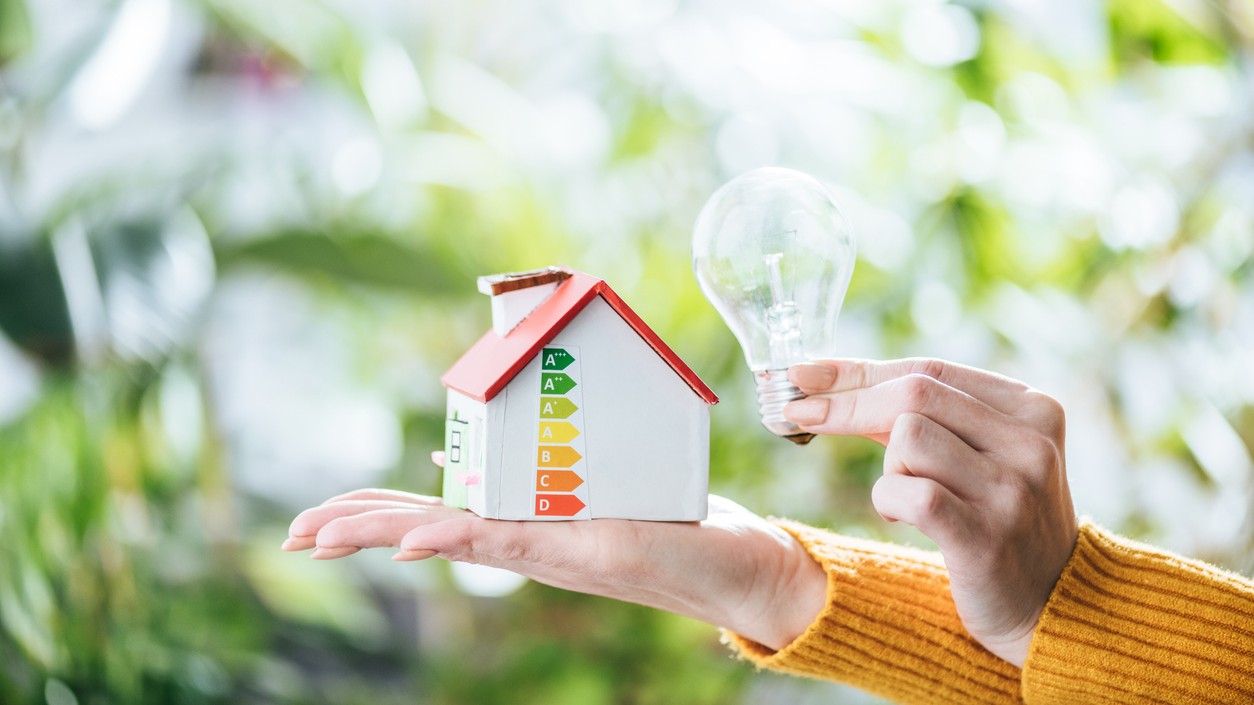 Mať energetický certifikát nehnuteľnosti pri predaji je nutnost.