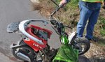 Motorowerem wbił się w fiata