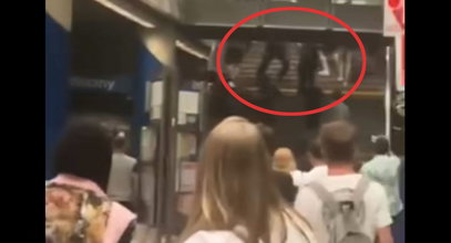 Szok w warszawskim metrze. Zatrzymali pociąg i zrobili to na oczach zatrwożonych pasażerów