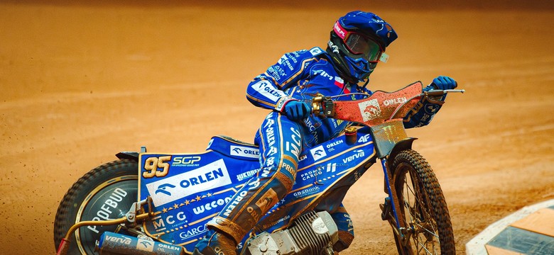 Bartosz Zmarzlik na podium żużlowej Grand Prix w Malilli