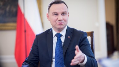 Prezydent Andrzej Duda z honorową odznaką GROM