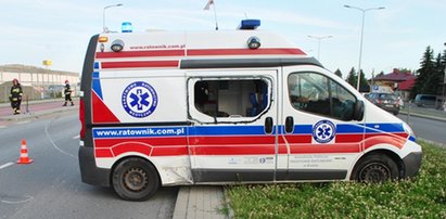 Zajechał drogę karetce na sygnale. W rozbitym ambulansie pacjent z zawałem