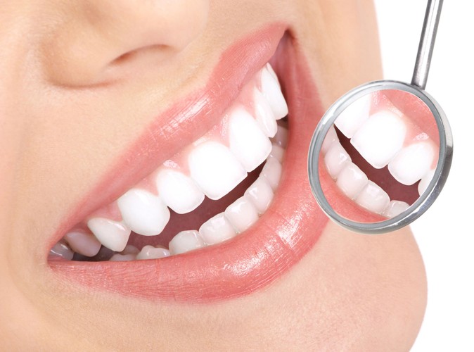 Jak wybielić zęby w domu?