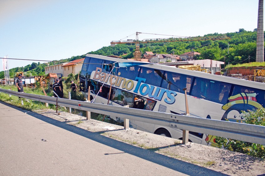 Udes: U prevrtanju autobusa „Barcino tursa“ kod Vrčina poginula je jedna osoba
