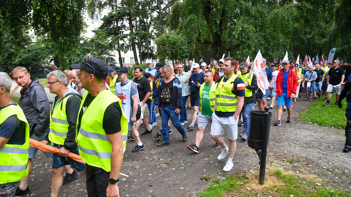 Przedwyborcze napięcie rośnie. Szykuje się fala jesiennych protestów