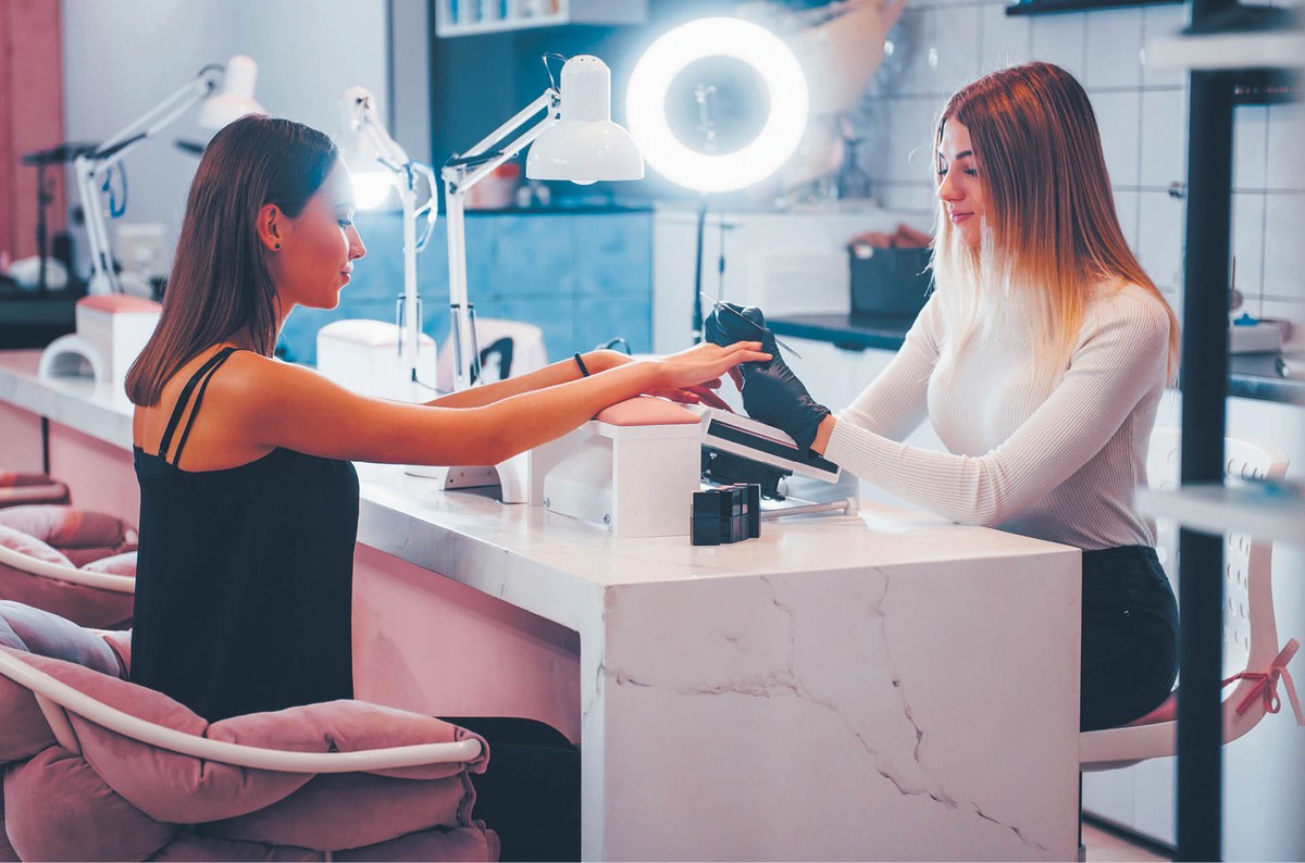 Przy wysokiej inflacji usługi beauty stają się dla wielu klientów luksusem, z którego trzeba zrezygnować