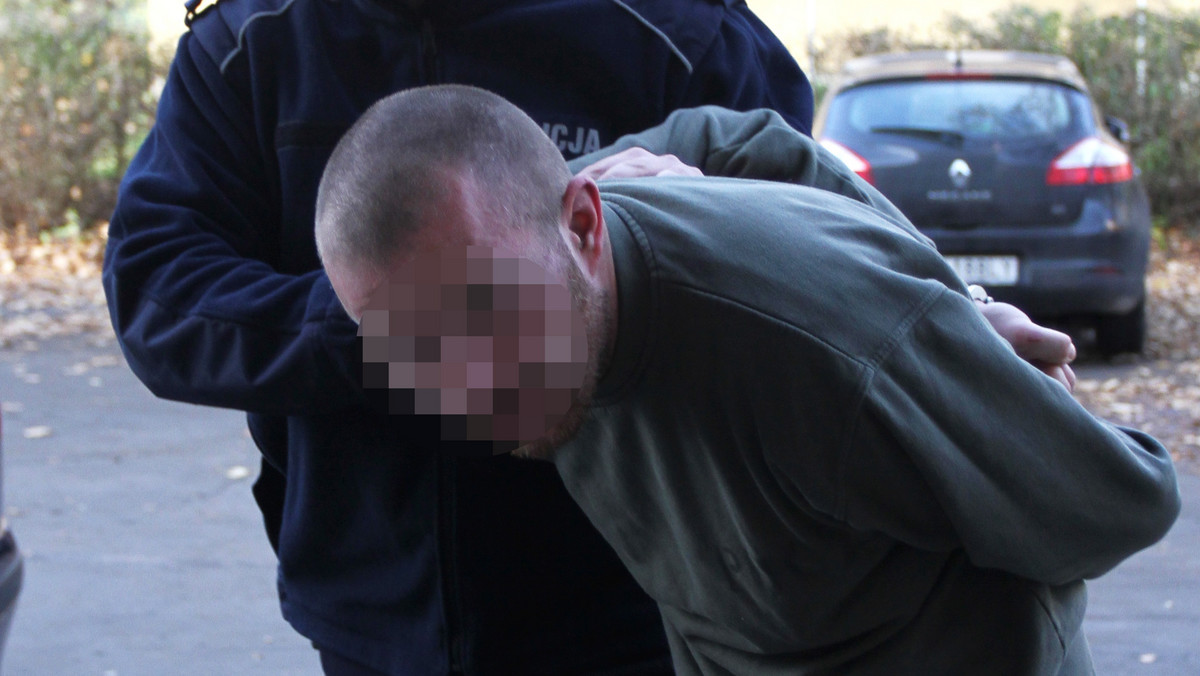 Siedem zarzutów, w tym usiłowanie zabójstwa przypadkowego klienta nocnego sklepu w Krakowie, postawiła krakowska prokuratura 31-letniemu mężczyźnie.