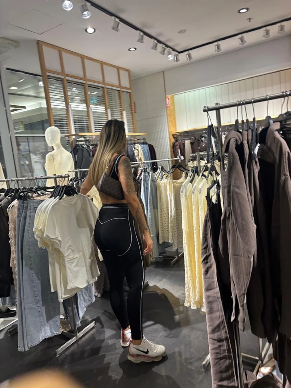 Aneli Ahmić u šopingu