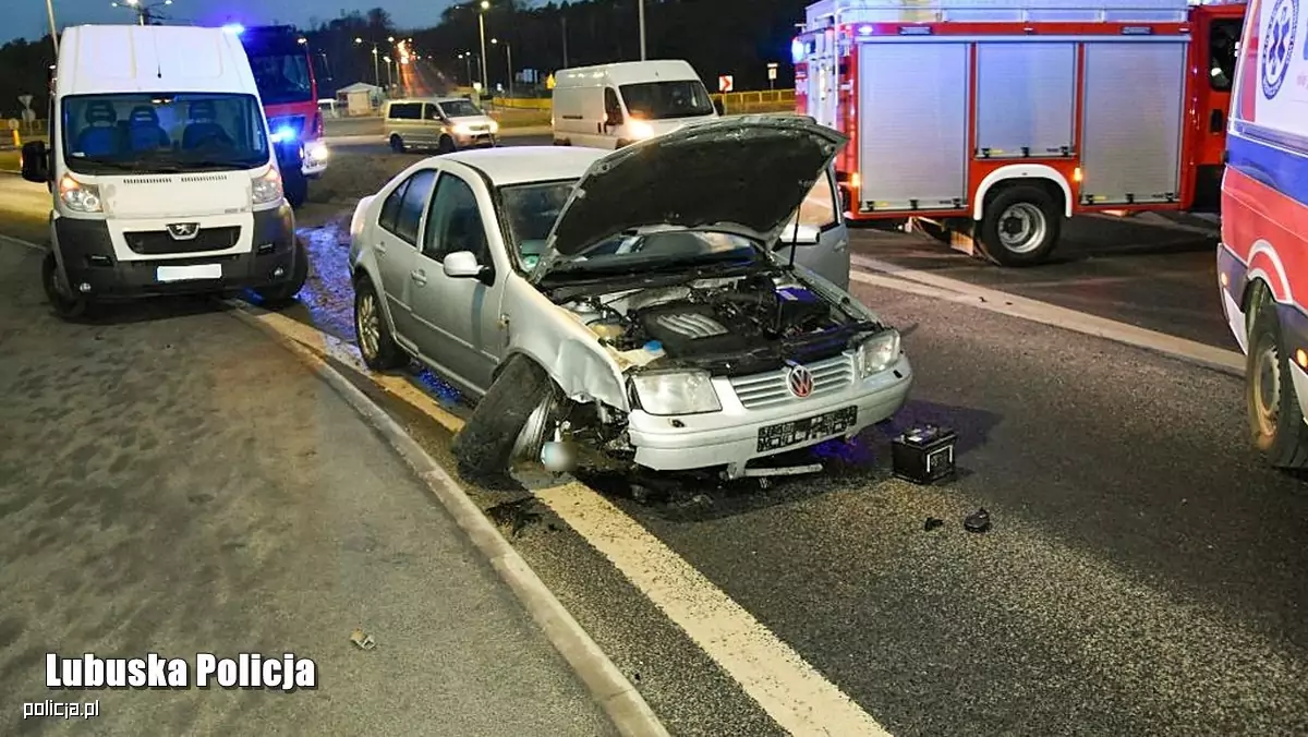 Pijany kierowca przeciął rondo na wprost