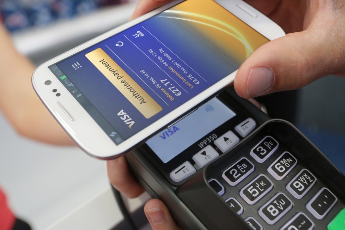 Samsung w produkowanych przez siebie aparatach z funkcjonalnością NFC umożliwiającą płatności zbliżeniowe będzie instalował aplikację płatniczą Visy