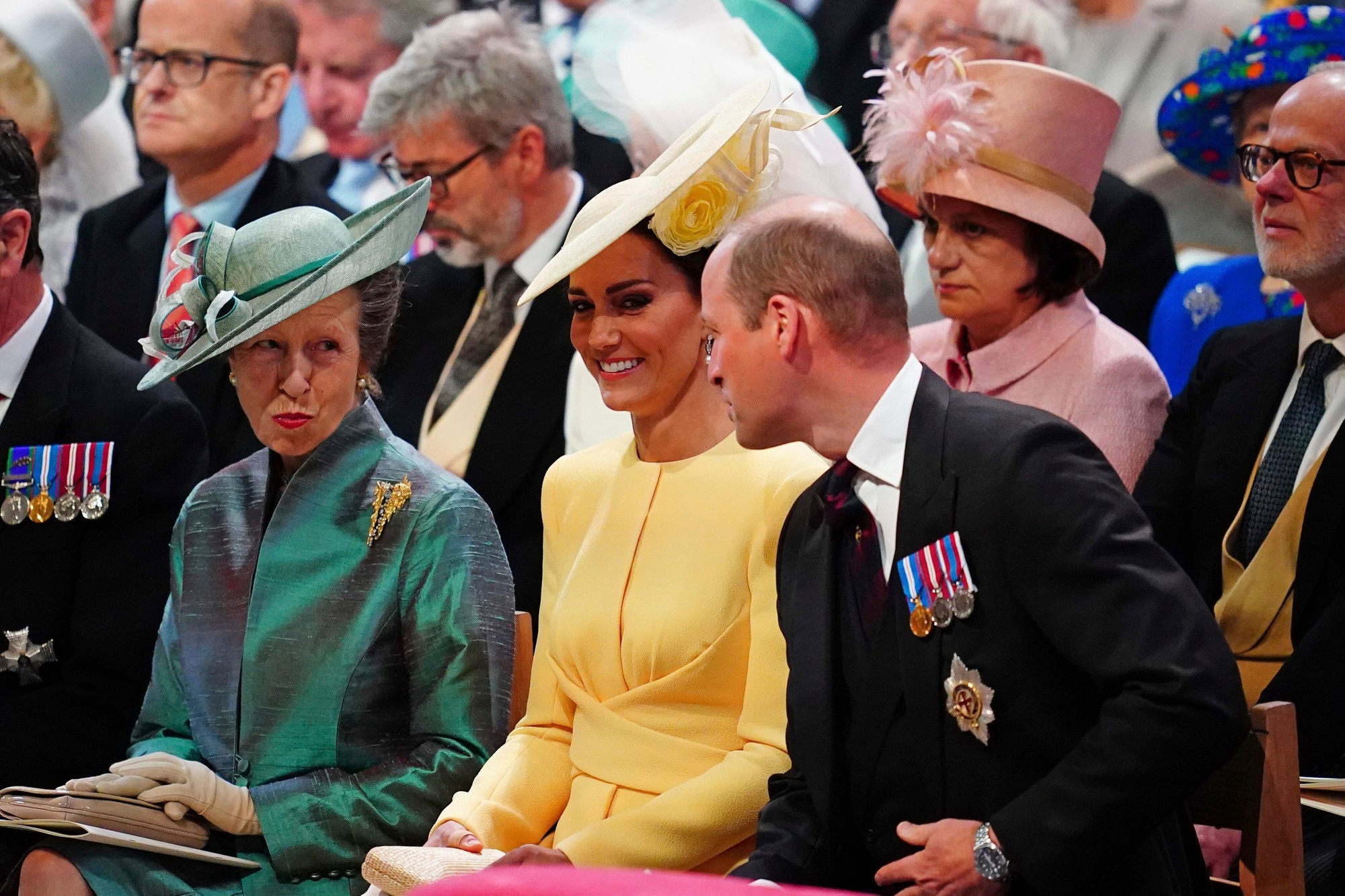 Princezná Anna, vojvodkyňa Kate a princ William na ďakovnej bohoslužbe v londýnskej Katedrále svätého Pavla.