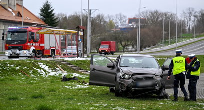 Tragedia w Przemyślu. Samochód wjechał w kobietę na przystanku [ZDJĘCIA]