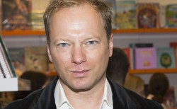 Maciej Stuhr o młodzieży: Obejrzą dziesięć memów i "wiedzą", kto uratuje Polskę, a kto jej zaszkodzi