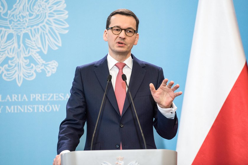 Morawiecki pobłażliwie o ojcu: różne rzeczy opowiada