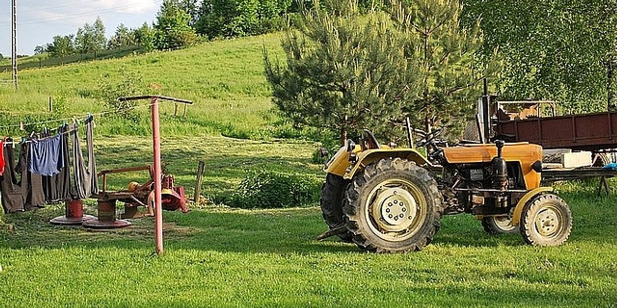 Traktor przejechał dwuletnie dziecko