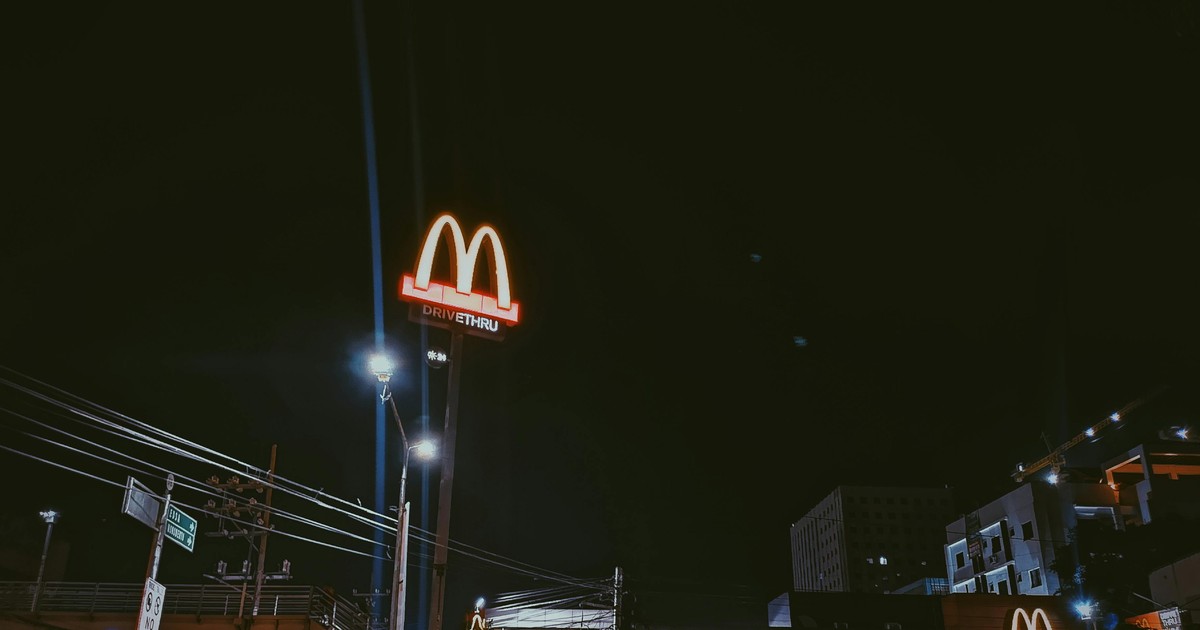 Egy bátor édesanya mentette meg egy idős férfi életét, aki a csepeli McDonald&#39;sban lett rosszul