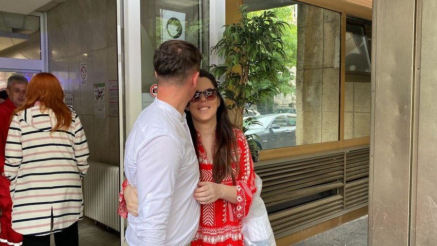 Dinča izveo ženu iz porodilišta