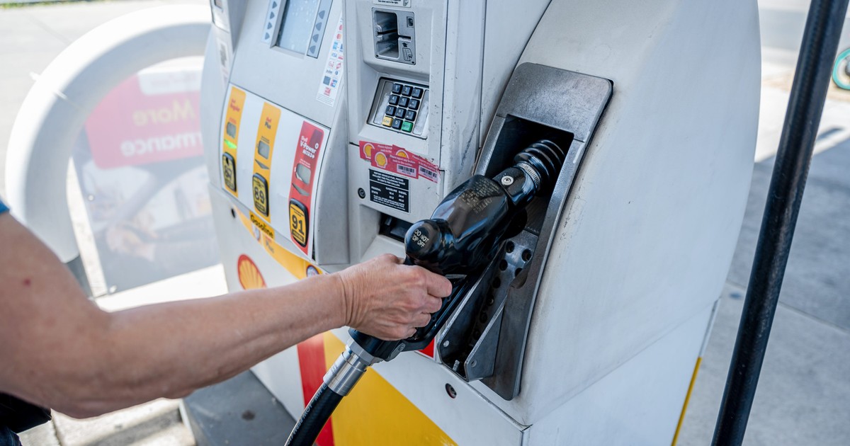 Gas prices drop below $4 a gallon for the first time in months ...