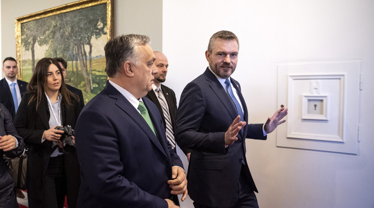 Orbán Viktor és Peter Pellegrini  érkezik a visegrádi országok (V4) kormányfői csúcstalálkozójára a prágai Straka Akadémián / Fotó: MTI/Szigetváry Zsolt