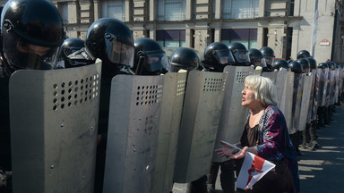 O świecie w Onecie. Trzymajmy kciuki za protestujących pokojowo Białorusinów, by ich bunt przeciwko dyktatorowi nie zakończył się przelewem krwi [PODCAST]