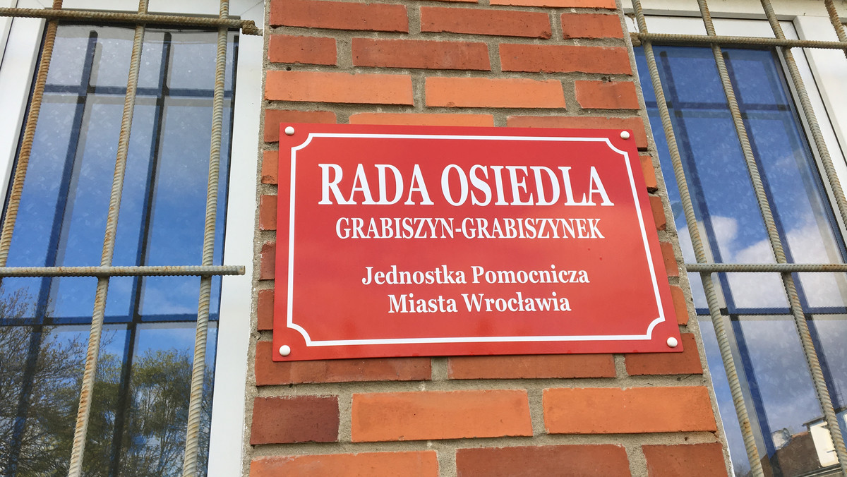 Rada osiedla Grabiszyn-Grabiszynek chce, by latarnie gazowe, które zostały zabrane z ulicy Tokarskiej, wróciły na swoje miejsce. Pismo w tej sprawie trafiło już do ZDiUM. Trudno się jednak spodziewać, by tak się stało.