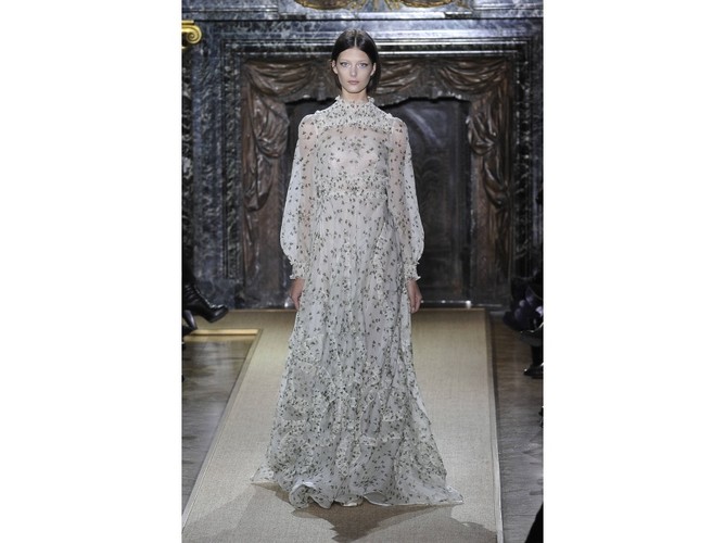 Pokaz domu mody Valentino - kolekcja haute couture wiosna/lato 2012.