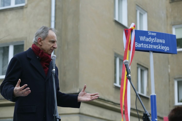 WŁADYSŁAW BARTOSZEWSKI UHONOROWANY W WARSZAWIE