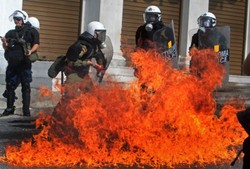 Ateńskie ulice w ogniu. ZDJĘCIA z Grecji!