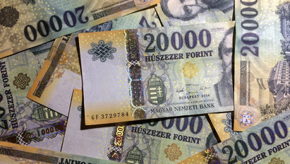 Sokkoló kutatás: kiderült, mennyi pénzt költ örömlányokra évente az átlag magyar