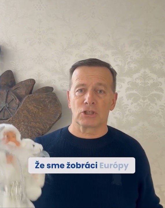 Boris Kollár je predsedom strany SME RODINA. 
