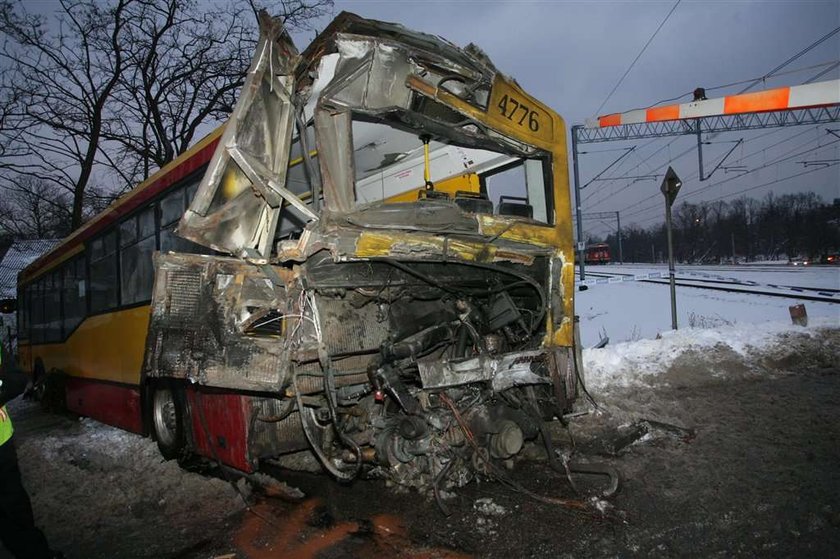 Wypadek autobusu i pociągu