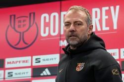 Lewandowski nie zagrał przez Szczęsnego. Trener Barcelony powiedział to z poważną miną