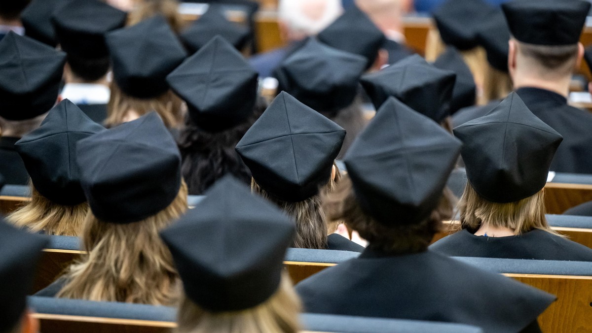 Dyplom MBA kontra egzamin państwowy. Nowe dane resortu