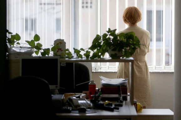 Više žena i mladih do 30 godina bez posla: Subvencije i do 400.000 dinara za zapošljavanje! Ovo su rokovi prijava za javne pozive