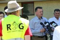 Posłowie PiS na granicy. "Bronią" Polski przed "inżynierami"