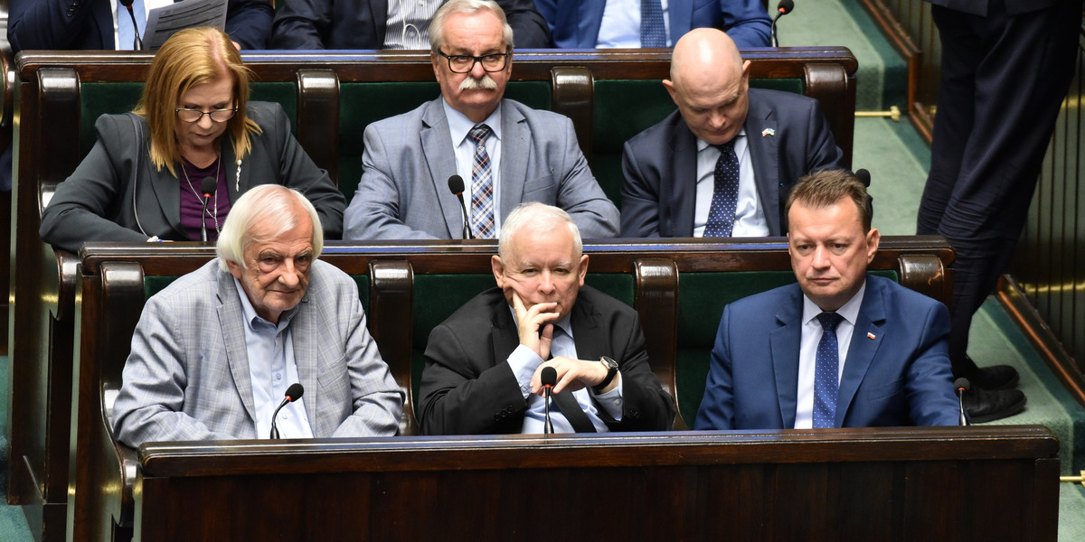 Jarosław Kaczyński ma o czym myśleć. Koalicja Obywatelska depcze PiS-owi po piętach