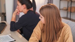 10 zwrotów, przez które inni cię nie polubią. Lepiej ich nie używać