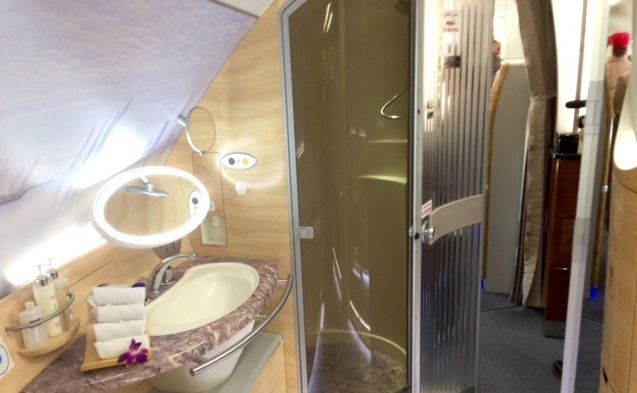 Kabina prysznicowa na pokładzie A380