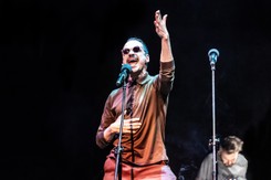 Popularny aktor, znany z telewizyjnych seriali, zrobił coming out. Bywał w związkach z kobietami