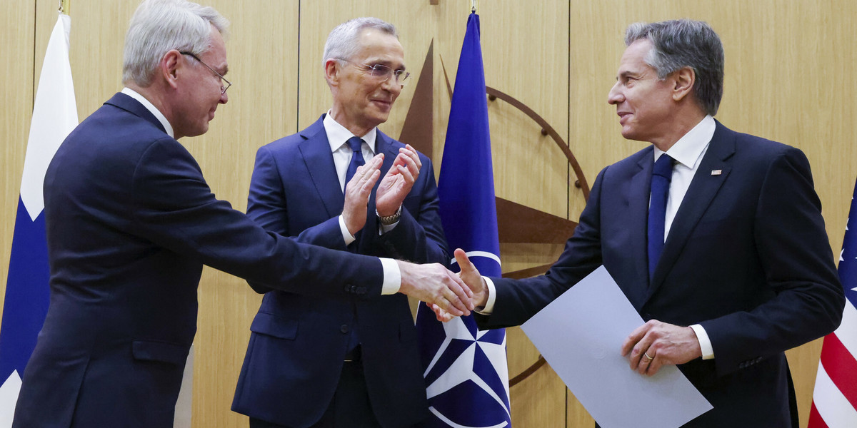 Minister spraw zagranicznych Finlandii Pekka Haavisto (od lewej), sekretarz generalny NATO Jens Stoltenberg i sekretarz stanu USA Antony Blinken. Bruksela, 4 kwietnia 2023 r.