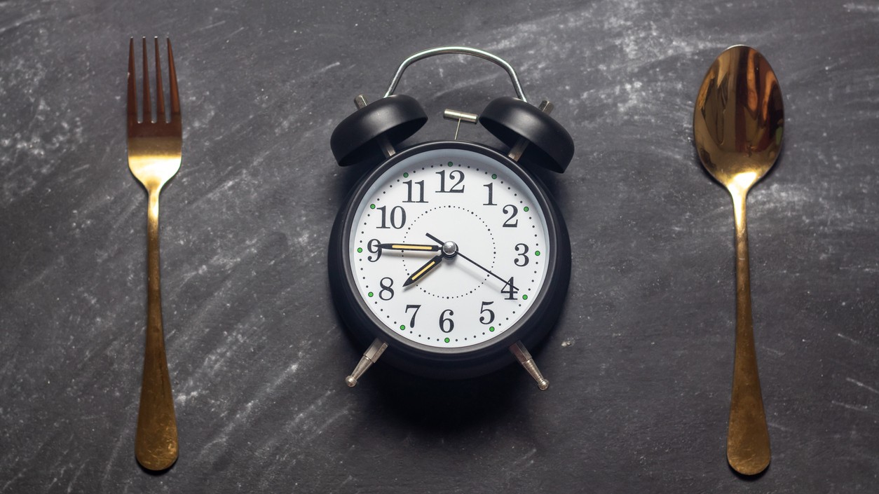 Približne po 17 hodinách bez jedla sa telo prepne do režimu autofágie – bunky sa čistia a opravujú. 