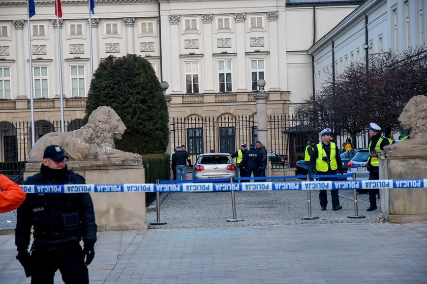 Mężczyzna, który wjechał w Pałac Prezydencki usłyszał zarzuty