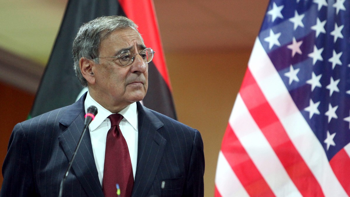 Szef Pentagonu Leon Panetta, który w sobotę odwiedził Libię obiecał, że USA pomogą nowym libijskim władzom i wspomniał, ze Libia będzie musiała podjąć "konfrontację z terroryzmem" - napisał "Los Angeles Times".