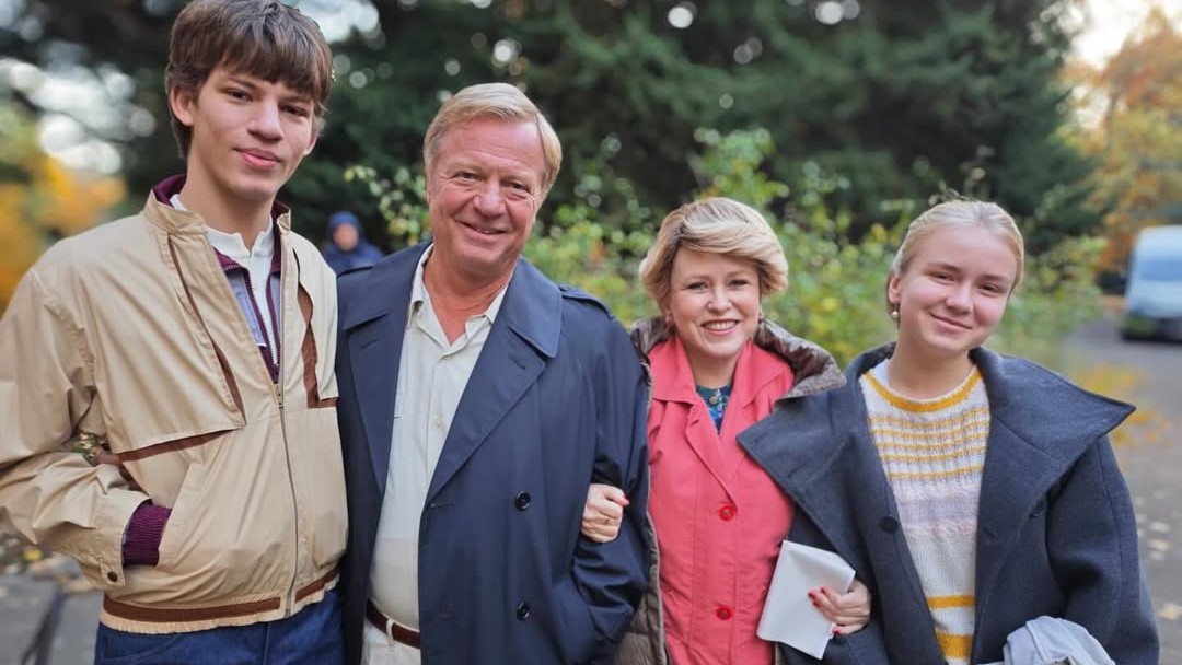 Maroš Kramár so synom aj Michaela Čobejová s dcérkou spolu všetci hrajú v seriáli Sľub/ IG: slub.markiza