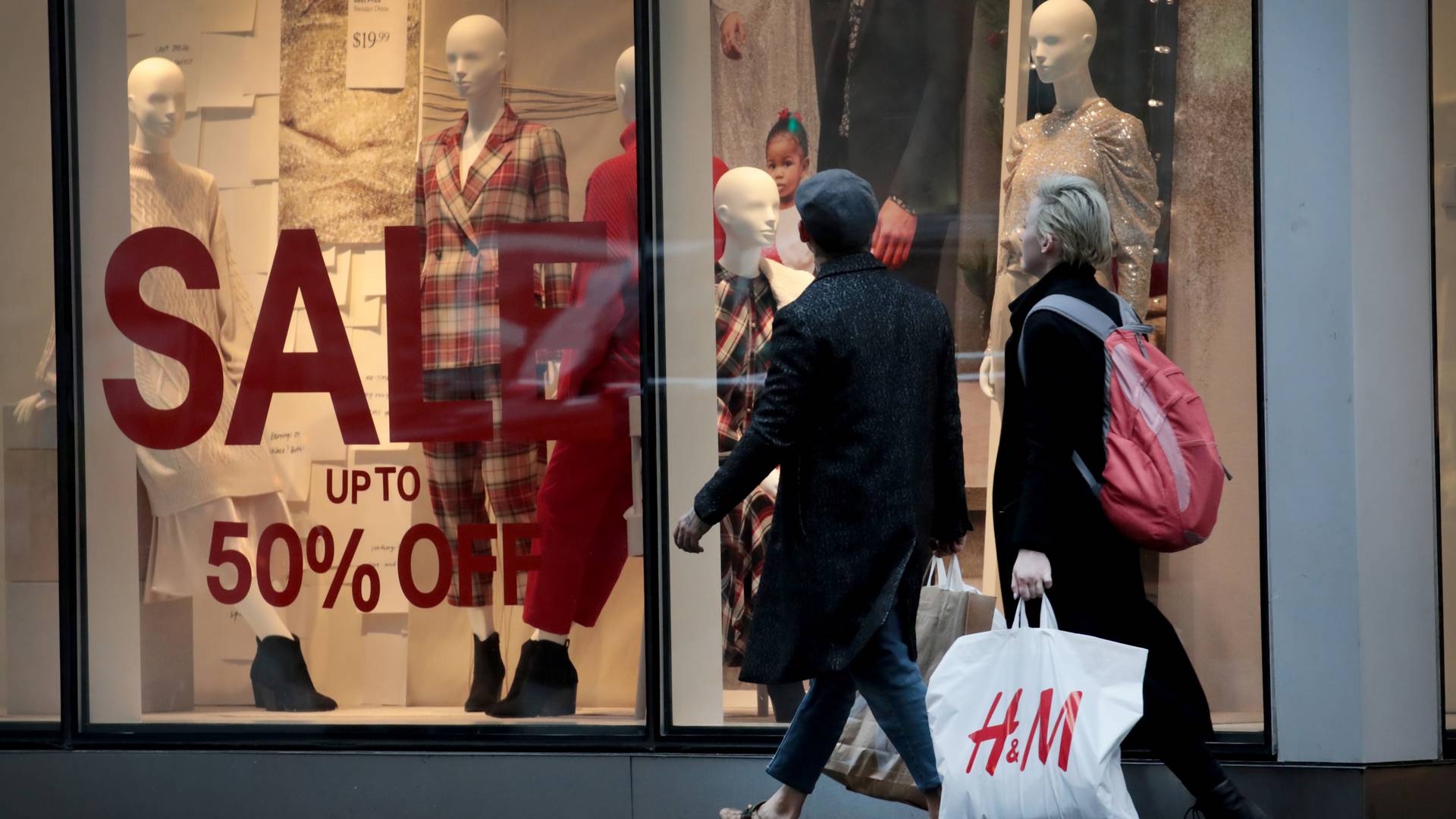 H&M zawiesza sprzedaż w Rosji i zamyka 150 sklepów