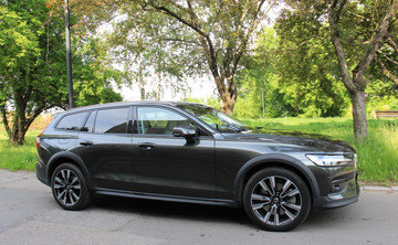 Volvo V60 Cross Country Momentum Pro Getr 2.0 D3 150KM 110KW