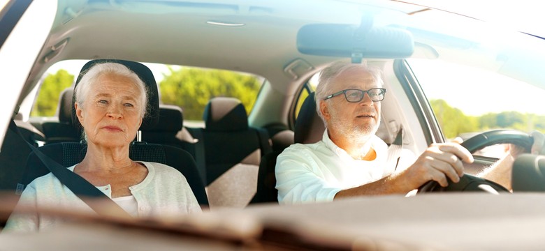 Seniorzy stracą prawo jazdy w 2025? Klamka zapadła. Nowe zasady