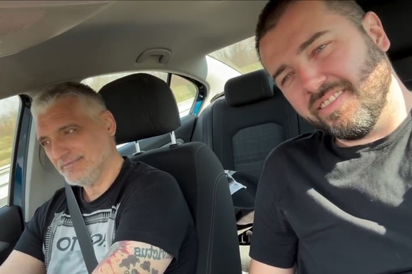 (Video) ACA KOS SE POHVALIO BESNOM MAŠINOM OD 180.000 EVRA Elegantna mat folija i raskošne felne: U ovom luksuzu će se voziti sa Čedom Jovanovićem